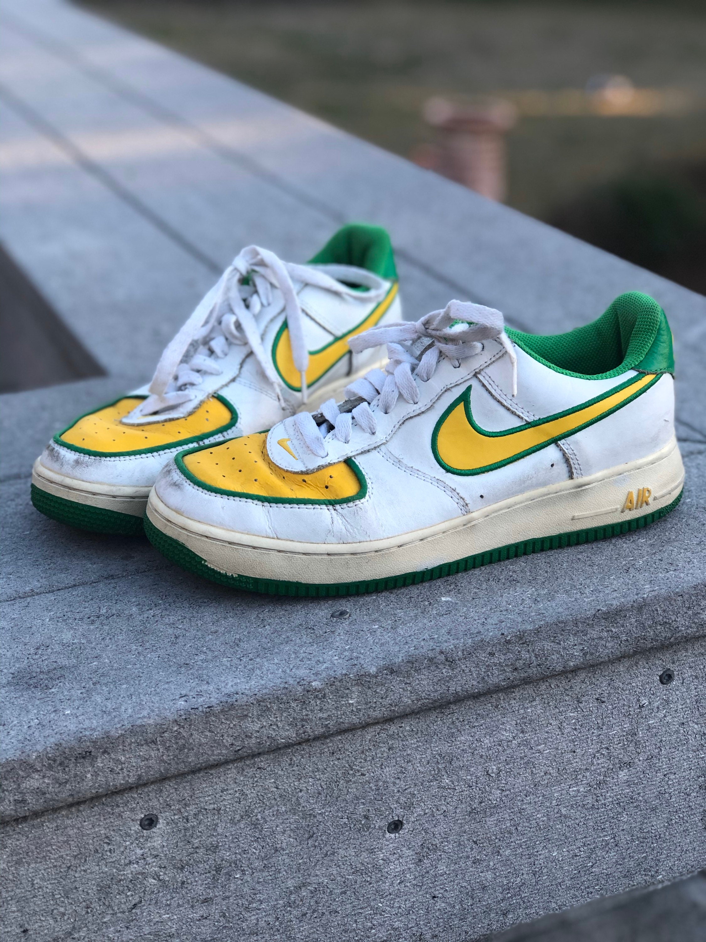 Nike Air Force 1 Size 7.5 Vintage Green and Yellow Baylor 