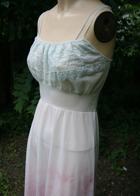 Vintage 1960s Van Raalte Nightie with Satin Belt,… - image 3