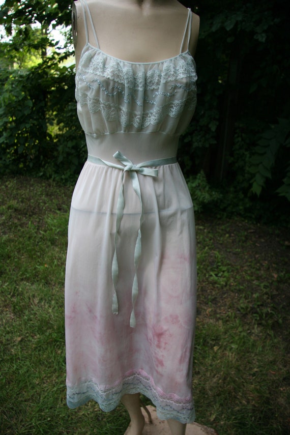 Vintage 1960s Van Raalte Nightie with Satin Belt,… - image 2