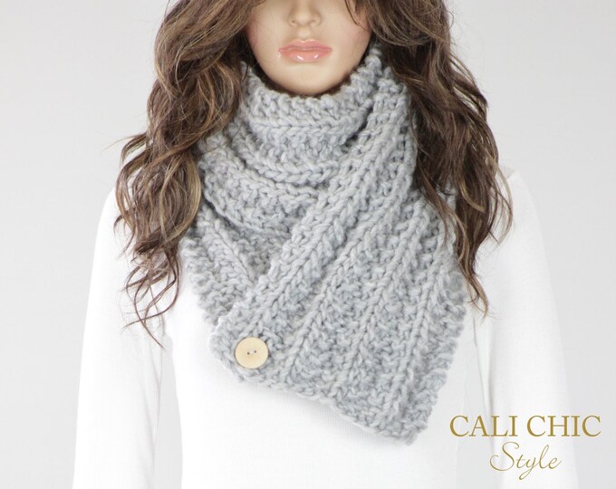Light Cardigan Stitch Button Scarf