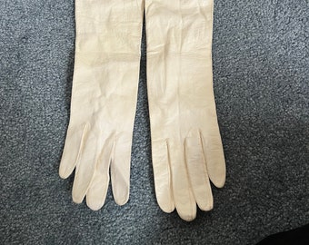 SALE! vintage 1950s white leather suede gloves