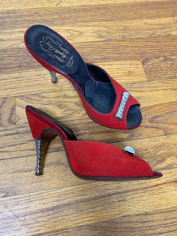 SALE! Vintage 1950s magnette cling red suede metal