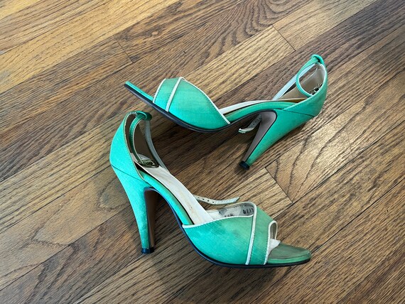 SALE! Vintage 1950s green and white peel toe ankl… - image 3