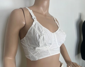 Vintage 1950s white structured cotton bra 32C