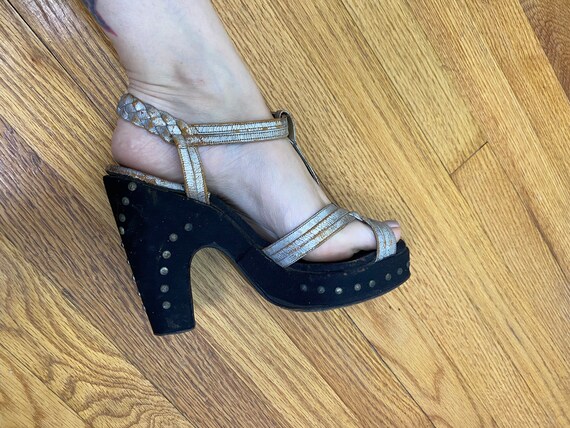 Vintage 1940s style 1970s woven platform wedge hee