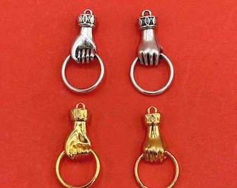 0332>>Hand with ring charm, zamak charm, ring holding hand pendant