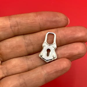 0390&gt;&gt; MADE in EUROPE 2 silver padlock charms, zamak padlock charms, Qty 2