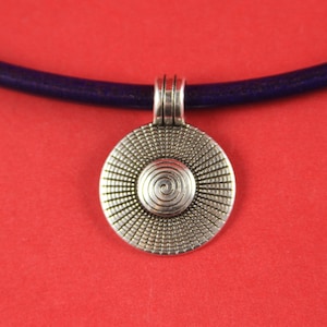0051&gt;&gt;MADE in GREECE round engraved pendant, zamak silver pendant, silver embossed pendant (ng2490) Qty1