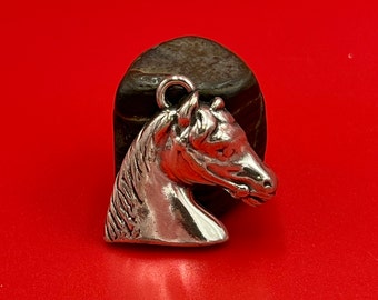 0338>> MADE in EUROPE Zamak horse head pendant,  silver horse head pendant Qty1