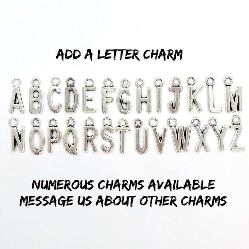 Peut inclure: Breloques en argent en forme de lettres pour la fabrication de bijoux. L'alphabet est affich&eacute; sur deux lignes, de A &agrave; M et de N &agrave; Z. Ajoutez un breloque en forme de lettre pour personnaliser vos bijoux. De nombreux breloques sont disponibles. Contactez-nous pour d'autres breloques.