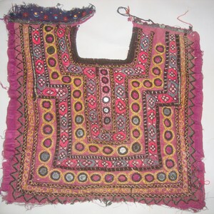 レディースファッション パッチワークパターン ネック刺繍デザイン バンジャラパッチヨーク アフガニドレスヨーク 伝統芸術刺繍 インドヴィンテージ