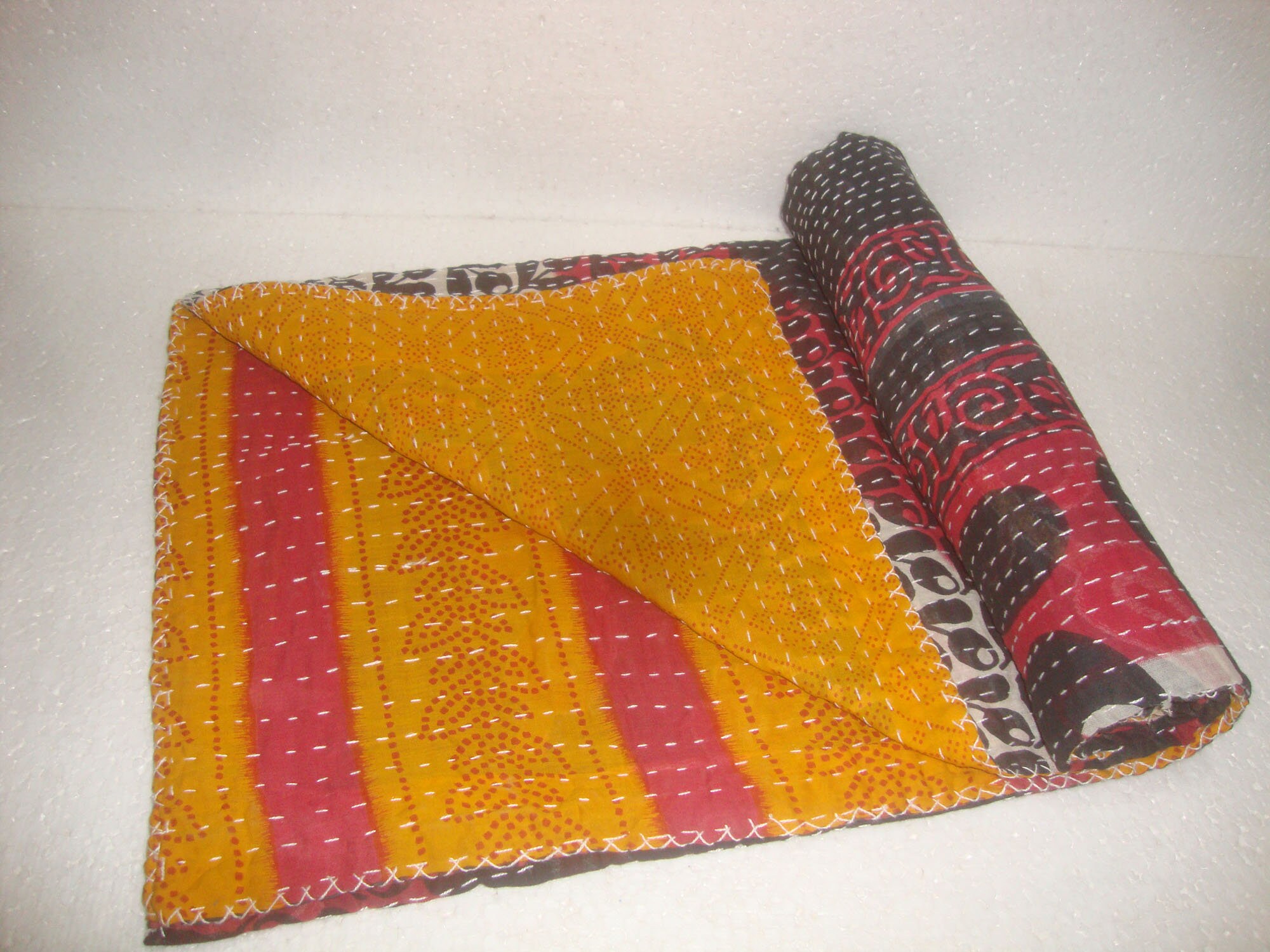 Beste Etsy Een exclusieve collectie handgemaakte Indiase vintage Kantha-quilts, unieke Fair Trade Vintage Kantha-quilt, Kantha-sprei-deken