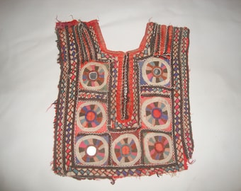 Vintage Boho Banjara juk halslijn, handgemaakte Indiase geborduurde nek patch, upcycled gerecycleerd Kutchi Afghaanse tribale borduurwerk stoffen