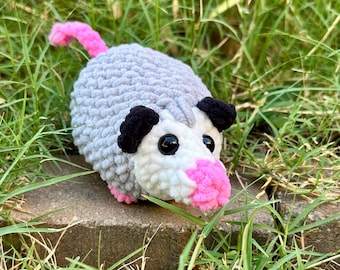 George the Opossum (No Sew) Amigurumi Crochet Pattern