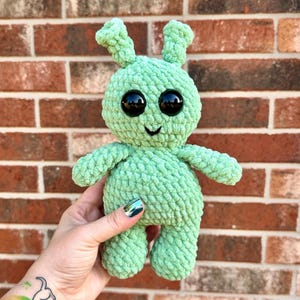 Astra the Alien Crochet Pattern (Low-Sew)