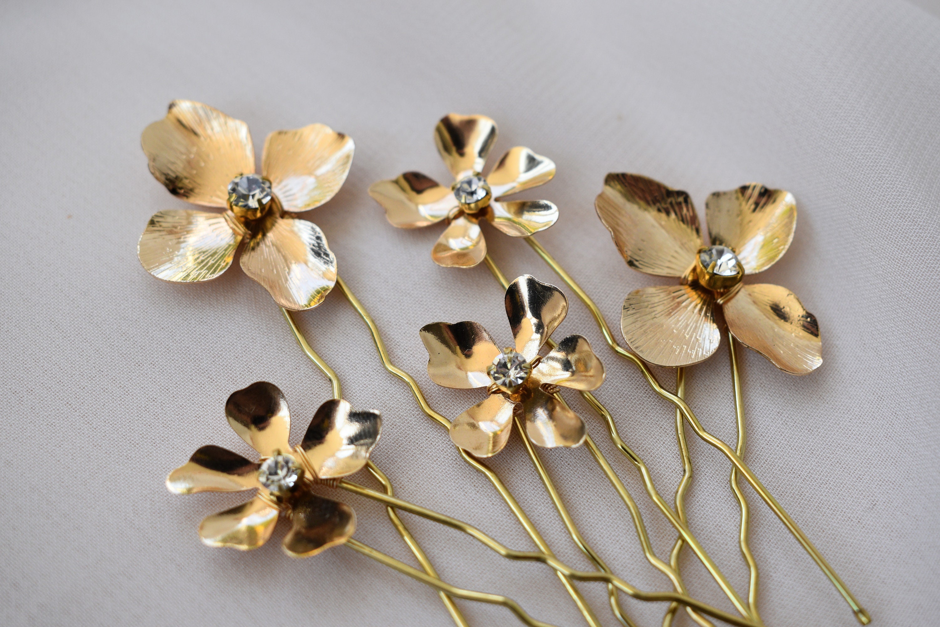 Gold Floral Hair Pins, Gold Bridal Headpiece, Gold Flower Bridal Hair Accessories, Gold Floral Wedding Headpiece, Pearl Flower Hair Pins