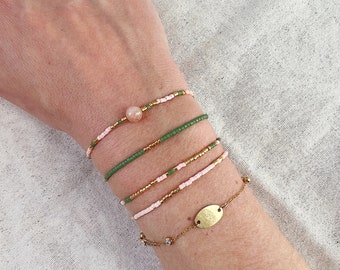 “Finesse” bracelets, green, gold and pink tones. Fine pearls. Minimalist and colorful bracelets. Adjustable jewelry, gold plated