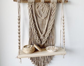 Décoration tenture murale en macramé avec étagère BOHO en coton naturel couleur terracota. Étagère à suspendre au mur.  Wallhanging