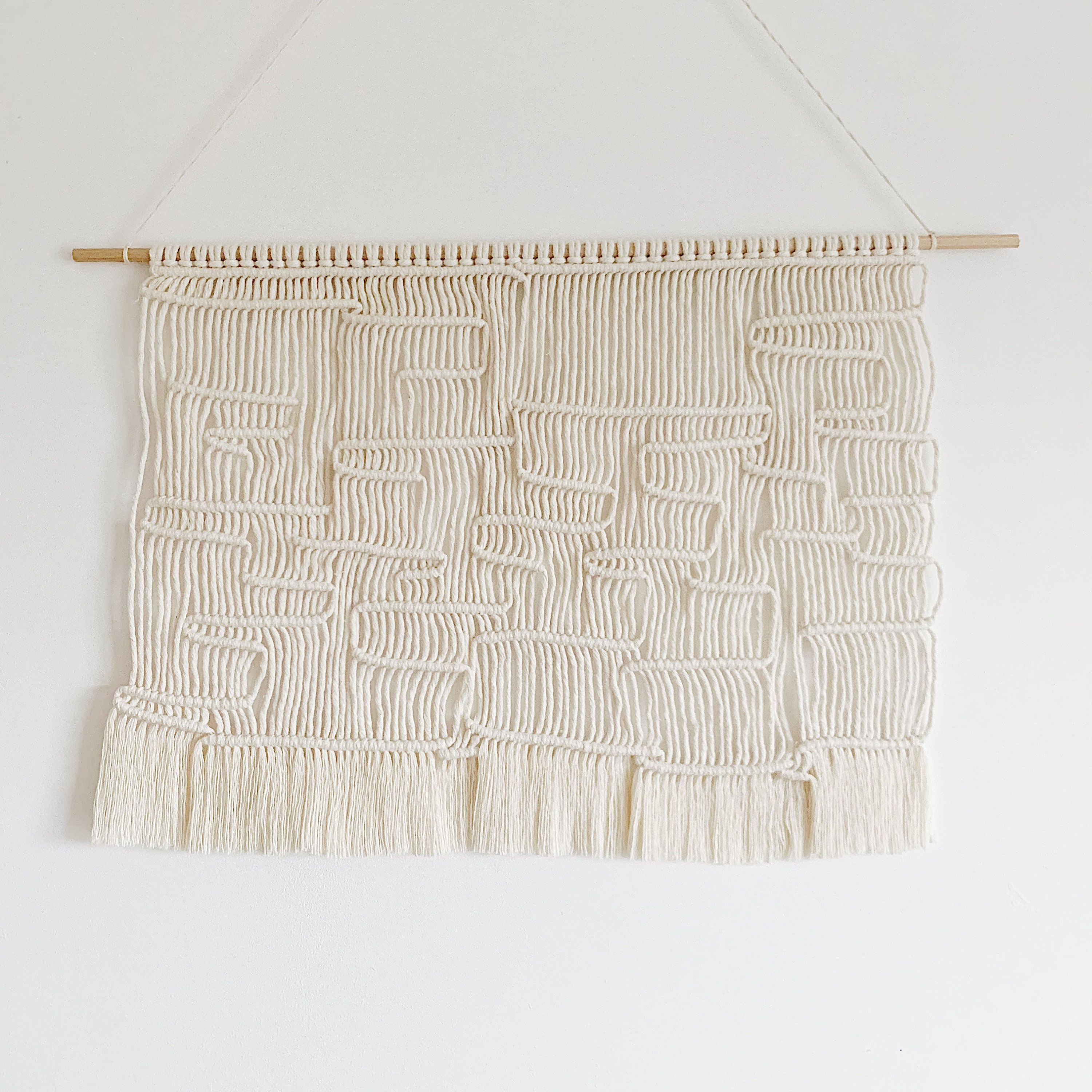 Tenture Murale Lineas Inspiration Design Réalisé avec Du Coton Recyclé sur Baguette de Bois. Décorat