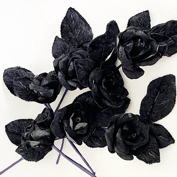 7 x Black Roses with leaves Halloween wreath, bouquets