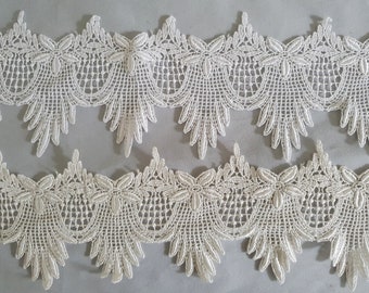 Floral Scalloped Lace in white and Ivory.