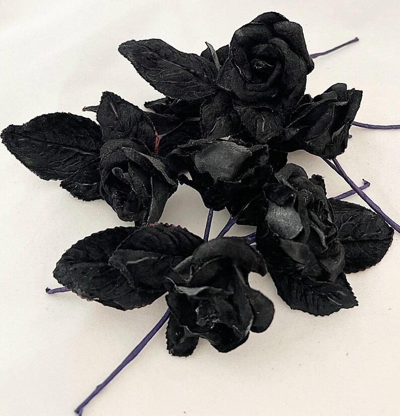 7 x Black Roses with leaves Halloween wreath, bouquets image 7