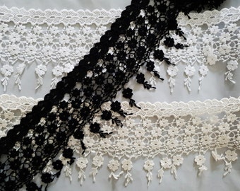 Wide Daisy Lace in white and Ivory and Black