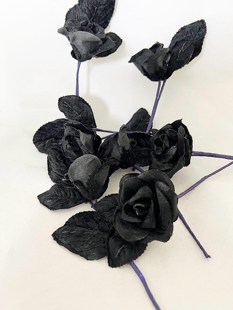 7 x Black Roses with leaves Halloween wreath, bouquets image 8
