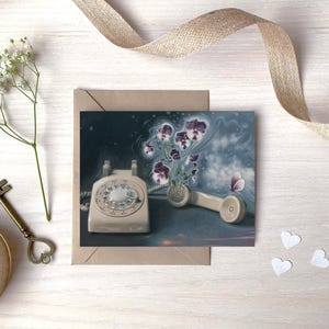 Carte de souhait téléphone vintage fleurs et papillon, peinture à l'huile réaliste par Sybiline