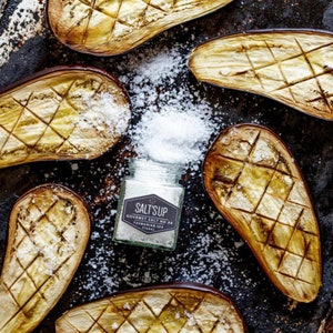 Tasmanian Sea Salt Flakes I Gourmet Salts | 70g/ 2.47oz Glass Jar | Salt from Tasman Sea