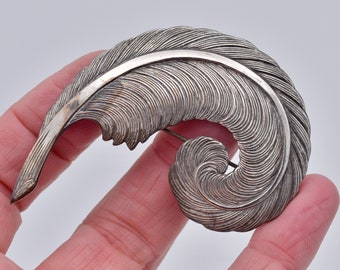 Beautiful Silver plated Curled Feather brooch / Pin