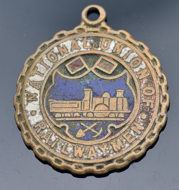 National Union of Railwaymen N U R Badge - image 2