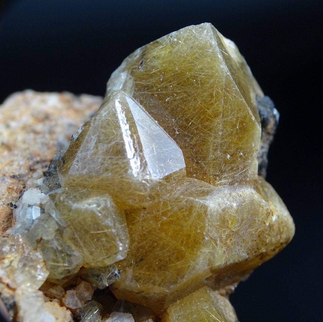 rhudilated quartzcrystal