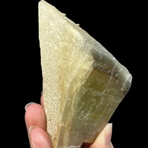Scalenohedral Dog Tooth Calcite Crystal