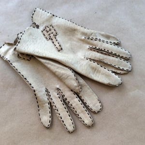 Gorgeous deer skin gloves with top-stitching, minimally worn, Medium size. image 2