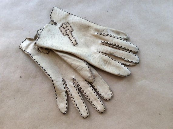 Gorgeous deer skin gloves with top-stitching, min… - image 2