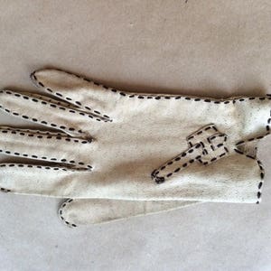 Gorgeous deer skin gloves with top-stitching, minimally worn, Medium size. image 1