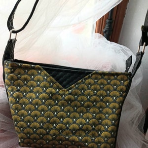 Handtasche mit verstellbarem Schultergurt