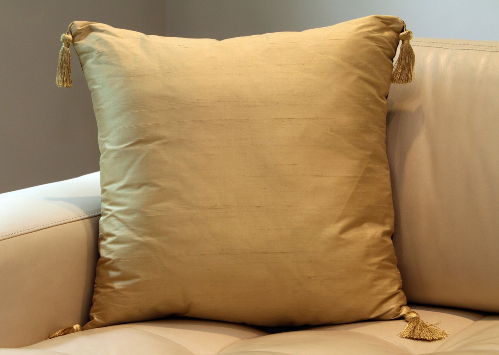 Handmade Square Dupioni Silk Throw Pillow with Tassels EM122 Etsy.de