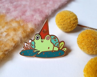 Magical Frog enamel pin, enamel pin, frog pin, animal pin, teacup pin, gold pin, animal badge, mouse brooch, enamel brooch, accessory