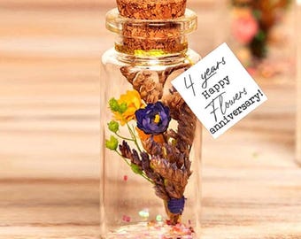Cadeau voor het 4e jubileum – Miniatuurflesje, boeket gedroogde bloemen, portret op maat, persoonlijk aandenken voor een bruiloft of voor haar, echte gedroogde bloemen
