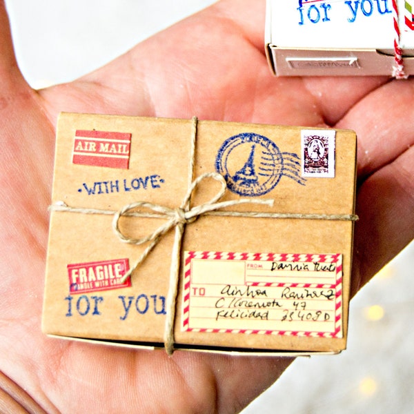Packaging Paquete Postal Miniatura. Packaging para mensaje en una botella. Regalo personalizado. Sorpresa miniatura. Romántico.