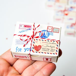 Caja de San Valentín. Love Box. Pequeño paquete postal cond ecoración de Amor para botelltas con mensaje. Regalo para pareja. San Valentín