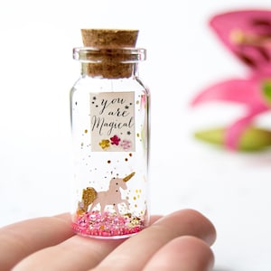 Einhorn-Geschenk. Du bist magisch. Ich glaube an Sie. An sich selbst glauben. Sei du selbst. Flaschenpost Miniatur-Personalisiertes Geschenk