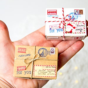Verpackung Miniatur-Postpaket. Verpackung für Flaschenpost. Personalisiertes Geschenk. Miniatur-Überraschung. Romantisch.