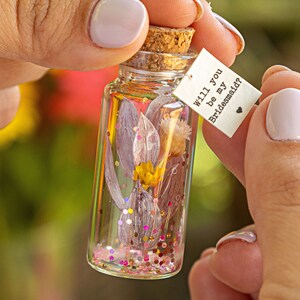 Proposta di damigella d'onore con fiori, Domanda sui fiori secchi, Sarai la mia damigella d'onore, dalla mia damigella d'onore, Fioraia, Testimone