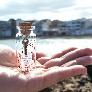 Tu détiens la clé de mon cœur / de ton bonheur. Message dans une bouteille