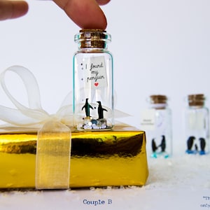 Du bist mein Pinguin. Ich liebe dich. Liebesbotschaften. Flaschenpost. Miniaturen. Personalisiertes Geschenk. Lustige Postkarte. I found my penguin
