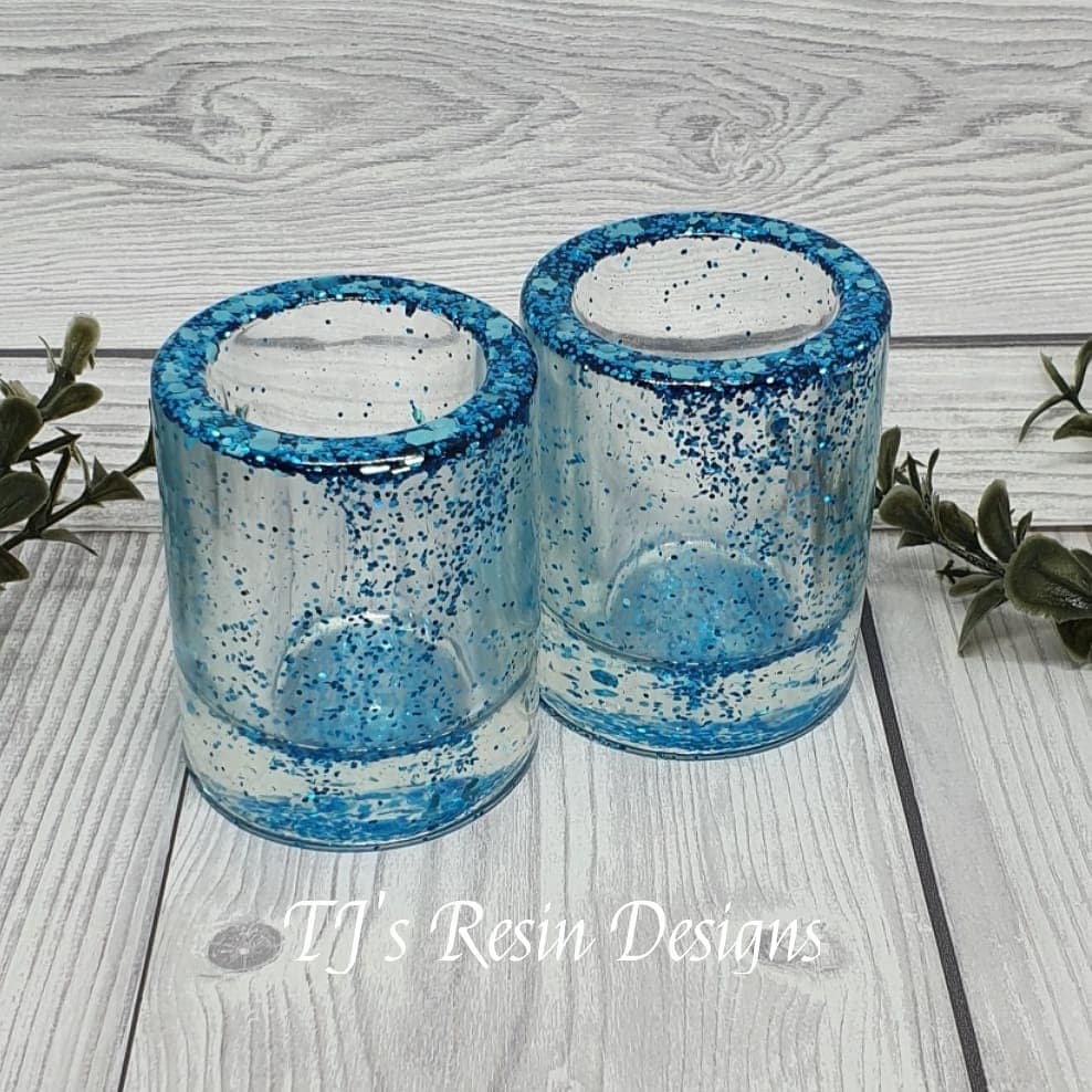 Comes boxed Glitter resin shot glasses Blue Comes boxed Glitter resin shot glasses Blue