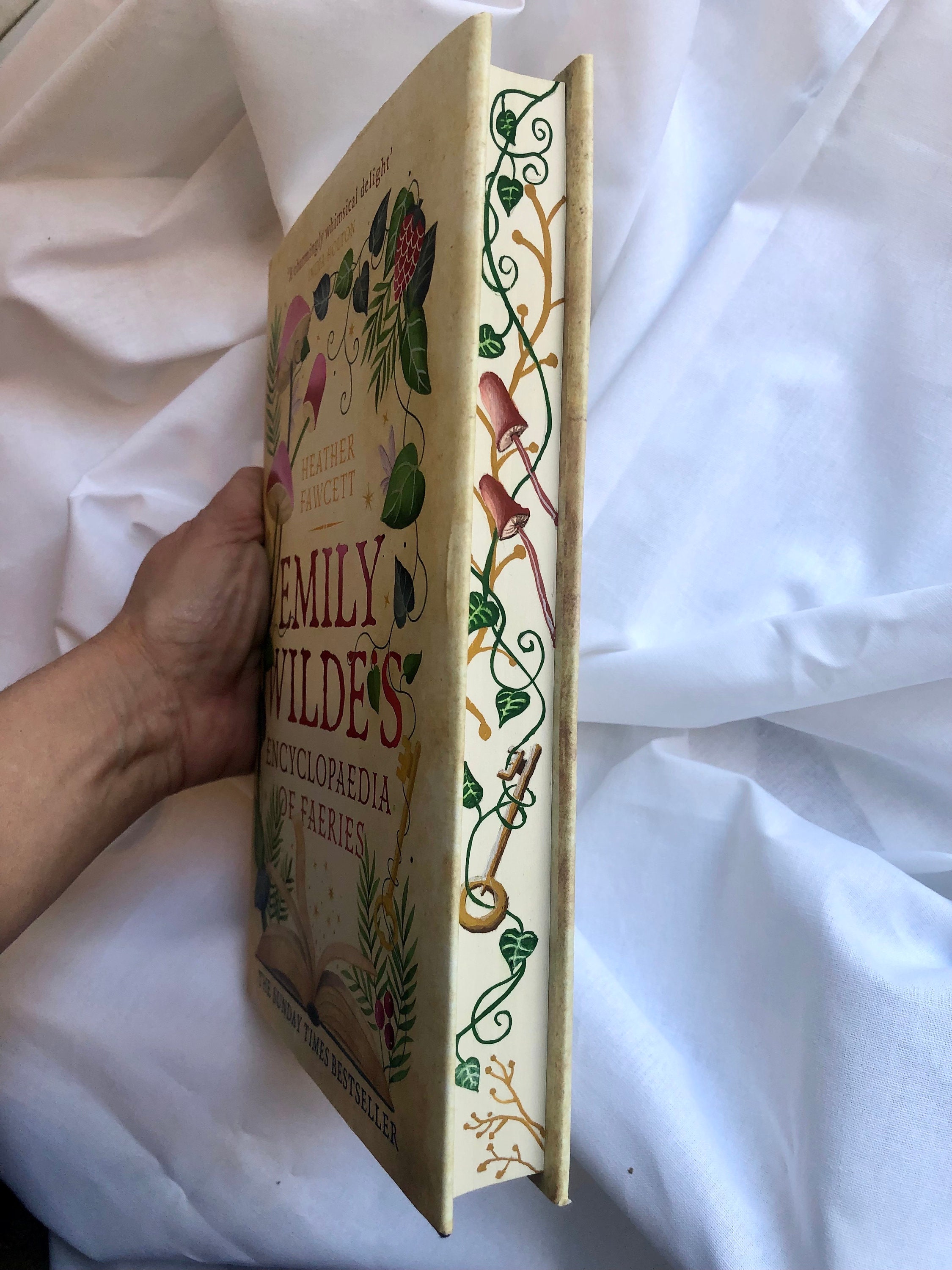 L'Enciclopedia delle fate di Emily Wilde di Heather Fawcett ispirata,  cottagecore, orecchini di falena, falena verde, orecchini cottagecore -   Italia